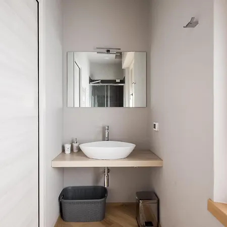 Bezzi Suites Апартаменты *