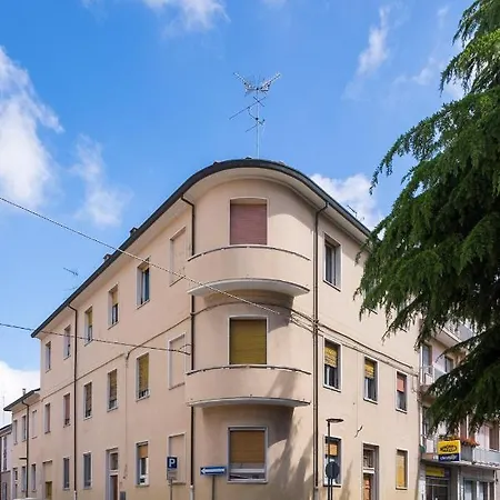 Bezzi Suites Апартаменты *
