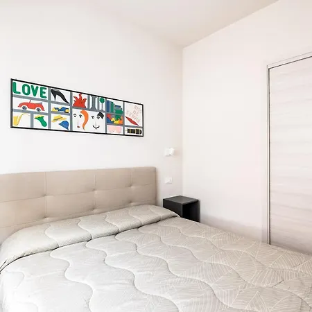 Bezzi Suites Апартаменты *