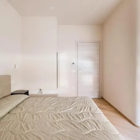 Апартаменты Bezzi Suites *